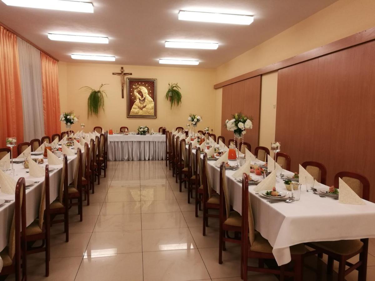Centrum Ostra Brama Im. Jana Pawla II Skarżysko-Kamienna Εξωτερικό φωτογραφία